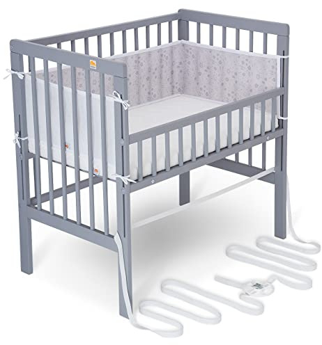 FabiMax Baby Beistellbett für Boxspringbett, TÜV geprüft 2022, inkl. Matratze und Nestchen aus Netzstoff, Buche massiv grau, Comfort/graue Blümchen