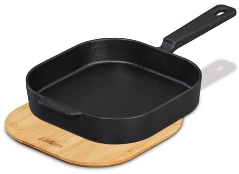 Enders® Guss-Bratpfanne M, hoher Rand, gleichmäßige Hitzeverteilung und Speicherung, nutzbar auf dem Grill, Campingkocher, Herdplatte oder offenem Feuer, inkl. Bambus-Brett/-Deckel B23xT50xH6cm #8772