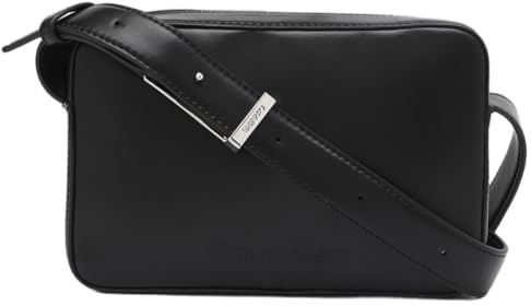 Calvin Klein Damen Crossbody Bag Tasche Embossed Logo Camera Bag mit Reißverschluss