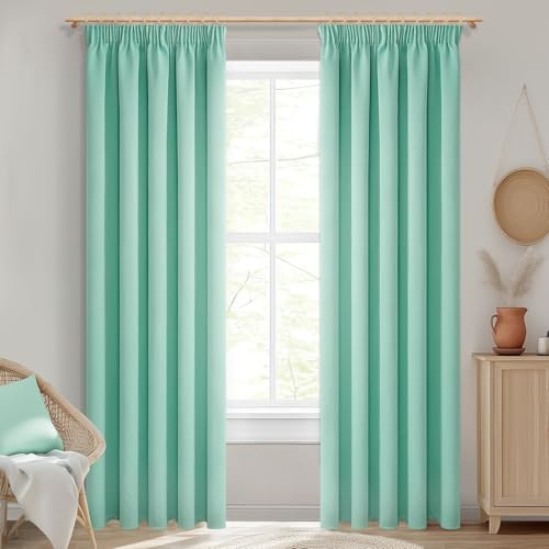 MRTREES Cortinas Salon Modernas 2 Piezas Verde Opacas para Rieles con Ganchos Cortina Térmica Aislante Frío y Calor para Dormitorio, Cocina, Comedor 140x225cm (An x Al)