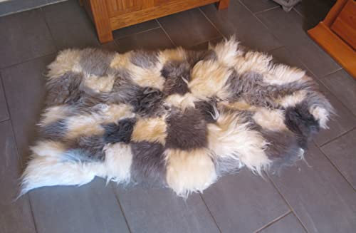 Felltrade echter Natur Öko Schaffellteppich Patchwork Teppich in Fellform (grau-weiß)