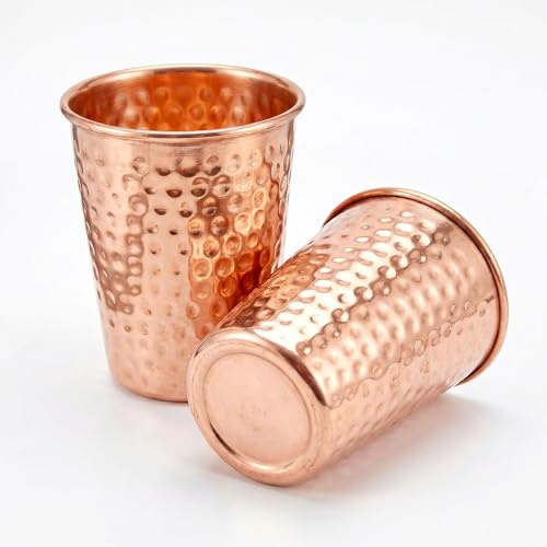 TUNTUN ENTERPRISES Kupferbecher Set 2x250 ml, gehämmertes Design, handgefertigte Kupfer Trinkbecher, ohne Innenbeschichtung, Ayurveda Wasserbecher, elegante Kupfergläser für Tisch & Küche