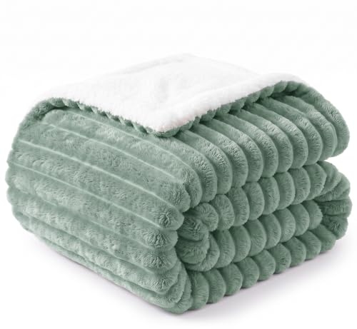 WAVVE Kuscheldecke Flauschig Decke Salbeigrün 220x240 | Doppelseitig Sherpa Fleece, Dicke Korddecke, Weich Sofaüberwurf, Warm Wohndecke für Couch, Schlafzimmer, Waschbar