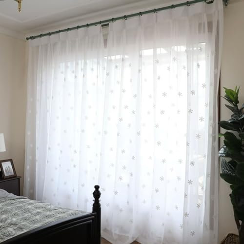 Beydodo Vorhänge Weiß 2er Set mit Haken, Gardinen für Schienensystem 107x132CM Nordisch Jacquard mit Schneeflocken Motiv Gardinenschals Polyester Halbtransparent für Wohnzimmer Schlafzimmer Küche