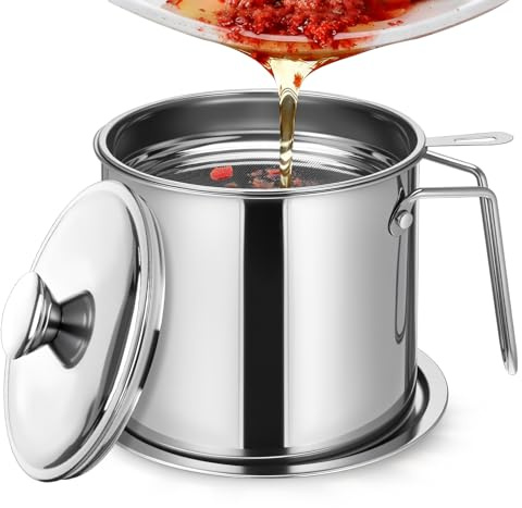 1.8L / 61 oz Bacon Grease Container with Strainer, 304 Stainless Steel Grease Container, Oil Filter with Fine Mesh Strainer and Dust-Proof Lid for Storing Frying Oil