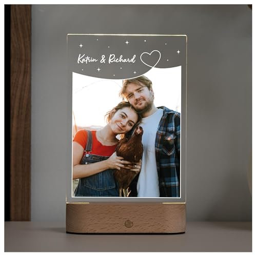 Geschenkfreude Acrylglas Foto personalisiert mit Namen - UV-Druck - beleuchteter Bilderrahmen LED - Valentinstags Geschenk für Ihn und Sie - Jahrestagsgeschenk für Freund und Freundin