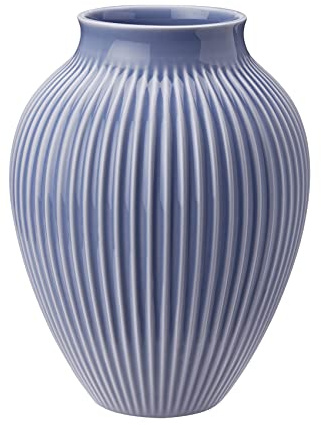 Knabstrup Keramik | Gerillte Vase | Geformt mit Lehm und Leidenschaft | Elegante und Klassische Form seit 1897 | Modern Anmutend | Lavendelblau | 27 cm