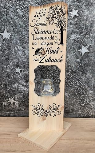 Holzaufsteller Familie – personalisierbar mit Nachname – Geschenk zum Einzug oder als Deko fürs Zuhause – graviertes Holzschild mit Glas-Windlicht – 80×20 cm