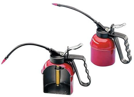 Huiliers en acier inoxydable au design ergonomique, anti-déversement, parfaits pour servir l'huile et le vinaigre dans la cuisine.