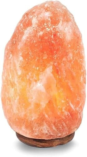 PLUS HOME Lámpara de Sal del Himalaya Natural 22≈26cm de alto y 15≈17cm de ancho aproximado,Con Base Madera,Luz Calida.100% Hecha a Mano con Propiedades Terapéuticas,Ayuda para dormir… (5-7KG)