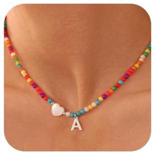 TINGN Bunte Perlenkette Damen mit Buchstaben A-Z Bunte Perlenkette Mädchen Boho Herz Kette Damen Schmuck Teenager Mädchen Geschenke für Frauen Personalisierte Geschenke