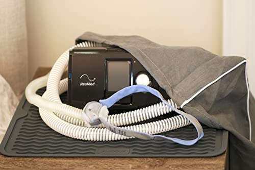 Purdoux - Staubschutz und Schutzmatte – rutschfeste Matte hält Ihre CPAP-Maschine an Ort und Stelle, während die Abdeckung sie vor Staub schützt | Waschbare Silikonmatte, rutschfeste Oberfläche, absorbiert Vibrationen, fängt kleine Lecks auf, CPAP-Zubehör, CPAP-Zubehör