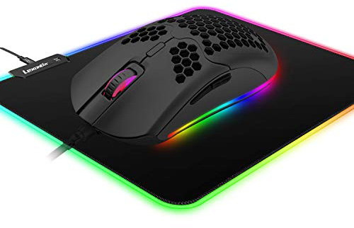 AJ390 Souris de jeu et tapis de souris Combo, coque alvéolée légère 69 g, capteur optique 16 000 dpi Chroma RVB, éclairage LED 10 couleurs RVB pour PC Gamer (noir)