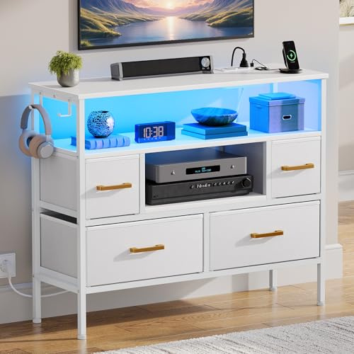 YITAHOME Kommode mit Steckdosen & LED-Leuchten, Stoffkommode mit 4 Schubladen & 2 Haken, geeignet für Fernseher bis zu 32 Zoll, Stoffkommodenschrank für Schlafzimmer, Wohnzimmer, Homeoffice, Weiß