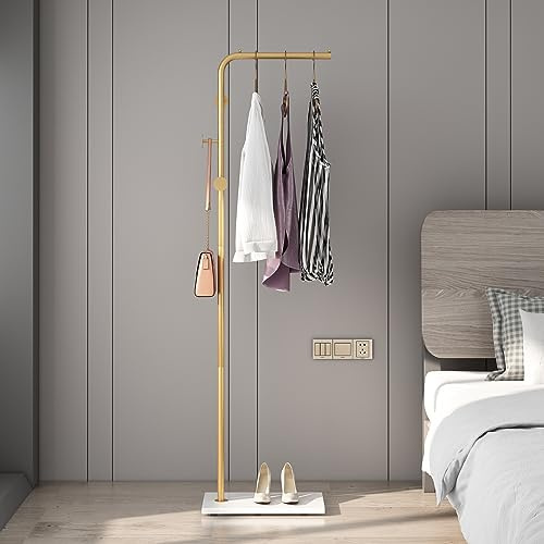TIEOU Goldene Garderobenständer, Metallgarderobe freistehend mit Querstange und 3 Haken, moderner Kleiderbügel mit Marmorsockel, L-förmiger Garderobenständer für Eingangsbereich, Schlafzimmer,