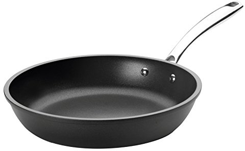 LACOR 24726 - Sartén Voga de Aluminio Forjado de 26cm - Negro - Profesional | En aluminio ligero, para dorar, freír y saltear a diario; ideal para cocina profesional y uso diario en casa, muy práctico