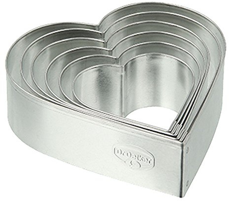 Dr. Oetker Ausstecher 6er Herz, Ausstechformen für die Weihnachtszeit, Ausstecher aus hochwertigem Weißblech - vielfältige Motive (Farbe: Silber), Menge: 1 x 6er Set