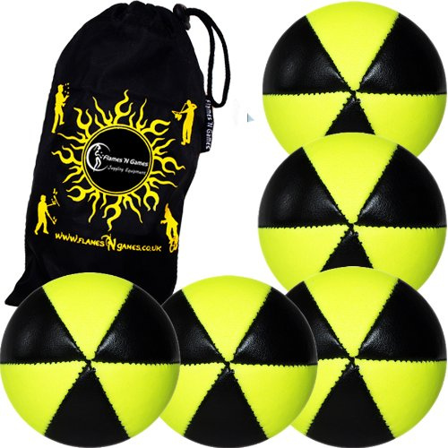 Flames 'N Games Astrax UV Thud Jonglierbälle Set mit 5 Stück (schwarz/UV-gelb) Pro 6 Panel Leder Jonglierball Set & Reisetasche