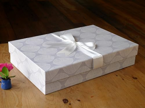 Conservazione Scatola abiti da sposa, con SCANDI LEAF (CLASSIC SIZE 75 x 50 x 15 cm) Protegge, previene l'ingiallimento, Materiali a pH neutro e tessuti privi di acidi, fatto a mano nel UK