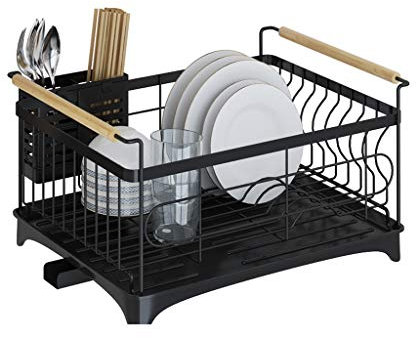Escurreplatos de cocina, escurridor de platos con cesta de almacenamiento de malla completa, mango de madera, bandeja de cubiertos de plástico extraíble, estante de acero inoxidable negro con boquilla
