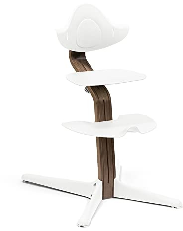 Chaise Stokke Nomi, Noyer/Blanc - Le siège qui encourage l’assise active - Réglage facile sans outils - Comprend un repose-pieds stable et des roues anti-basculement - Supporte jusqu’à 150 kg