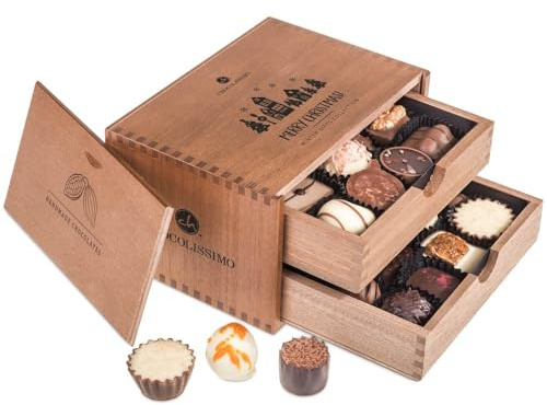 CHOCOLISSIMO - 20 edle Pralinen in einer Holzschachtel mit Weihnachtsmotiv und persönlicher Gravur | Schokolade | individuelle Geschenkidee | Weihnachten | Box mit Personalisierung | Gravierung