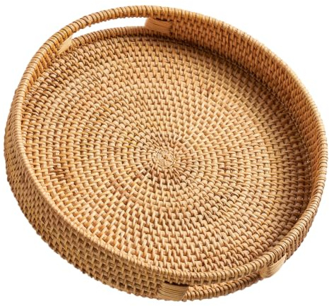 Rattan Serviertablett 34 cm / 13,8 • Rundes Rattantablett mit Griffen für Zuhause von Jungle Culture® • Dekotablett für Couchtisch • Korbtablett für Brot, Obst, Kerzen & Deko • Natur Honigfarben