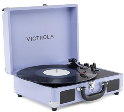 Victrola Journey II (2025 års Modell) Portabel Bluetooth-Skivspelare med Inbyggda Stereohögtalare, Förbättrad Bas, 3-Hastigheters Skivspelare, Bluetooth In/Ut, RCA- och Hörlursutgångar, Lavendel