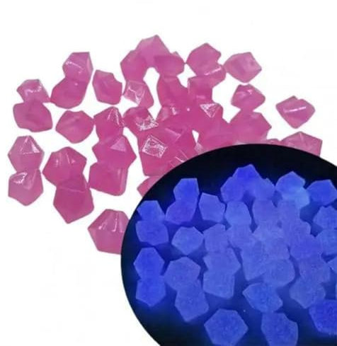 300 Stück leuchtende dunkle Aquarium-Kiesel, Sonnenlicht absorbieren dekorative Leuchtsteine, Gehwege, Garten, Weg, Terrasse, leuchtende Steine, Outdoor-Dekoration – violett-rot