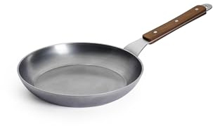 WOLL – Carbon Steel Flachpfanne Ø 24 cm, 5 cm hoch – Karbonstahlpfanne PFAS-frei – natürlicher Antihafteffekt nach Einbrennen – Induktionspfanne – Bratpfanne mit Holzgriff, langlebig