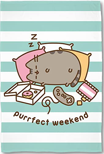 BERONAGE Pusheen Purrfect Weekend - Manta de franela supersuave, 160 cm x 200 cm, manta de forro polar de coral, diseño de gato dulce a juego con ropa de cama