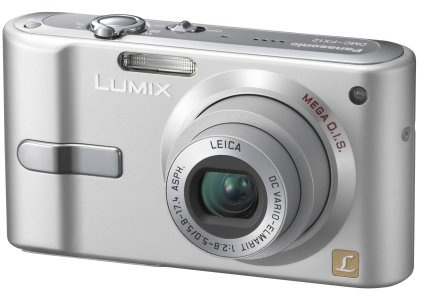 Panasonic DMC-FX12 EG S Digitalkamera (7 Megapixel, 3-fach opt. Zoom, 6,4 cm (2,5 Zoll) Display, Bildstabilisator) silber