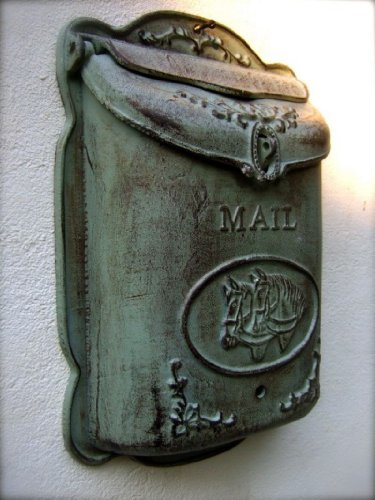Boîte aux lettres maison de campagne.