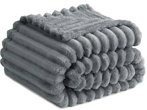 RUIKASI Kuscheldecke Flauschig Decke Hellgrau - 150x200cm Fleecedecke Sofadecke Couchdecke für Wohnzimmer Deko Tagesdecke Blanket, Weiche Wolldecke Warme Korddecke als Wohn- & Kuscheldecken