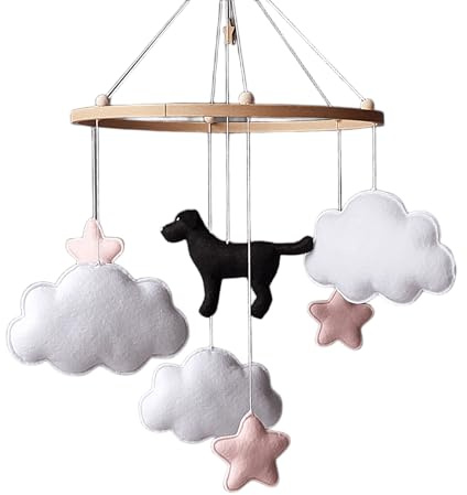 Hunde Baby Mobile – Schwarzer Labrador Mobile fürs Babybett – Neutrales Filz Wolken & Sterne Mobile – Handgemachtes Babyzimmer Deko – Geschenk für Hundemama – Baby Shower Geschenk Unisex