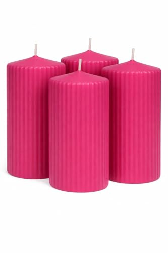 Geriffelte Stumpenkerzen 4er Set durchgefärbt 130x70 mm – Premium Rillenkerzen Made in Germany – 61h Brenndauer – Moderne Deko Kerzen für Adventskranz & Tischdeko (Fuchsia)