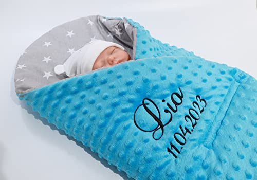 BotoBaby ★ Zweilagige Babydecke mit Namen und Datum Bestickt ★ Minky ★ Baumwolle ★ Füllung ★ (Blau - Sternen 3, 75 x 75 cm Einschlagdecke)