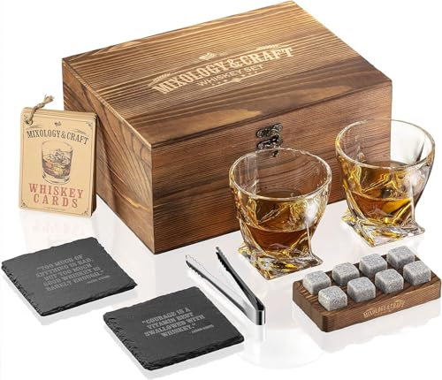 Whiskey Steine Geschenkset für Männer - 2 x 10 oz Whiskey Gläser, 8 Granit Whiskey Steine, 2 Untersetzer, Metallzange & Cocktailkarten im Holzkasten