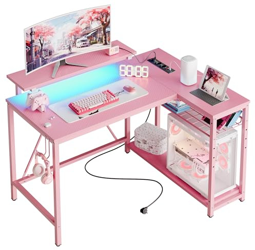 Bestier L-förmiger Eckschreibtisch mit Steckdosen & LED-Beleuchtung, umkehrbarer Computertisch mit Regalen & Haken, kompakter Schreibtisch für Home Office (3D Rosa Kohlefaser, 106CM)