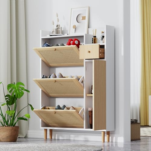 BTM Schuhschrank, Rattan Holz Schuhkipper mit 3 Klappen & Schublade & Tür & Massivholzbeinen, 90x17x125cm, Natur & Weiß