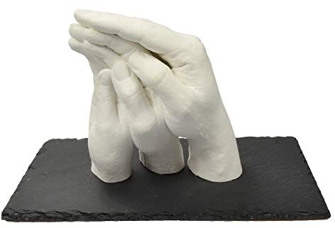 Lucky Hands Family Abformset Trio+ | 3D Familien Handabdruck DIY Set für 3-4 Erwachsenenhände| Gipsabdruck Familie | Auch für Kinder und Jugendliche (inkl. Schiefersockel 20 x 30 cm)