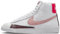 NIKE W Blazer Mid '77 Next Nature, Sneaker Donna, White/Red Stardust-Night Maroon, 39 EU