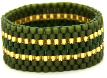 Delica-Glasperlen-Ring in Oliv und Gold, breiter Bandring, Peyote-Stitch, flexibler Perlenring, lässiges Accessoire #030 Olivia II