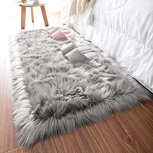 HEQUN Tapis Moelleux à Poils Longs en Fausse Fourrure de Mouton pour Chambre à Coucher, Salon, Chambre d'enfant (Gris, 50 x 150 cm, carré)