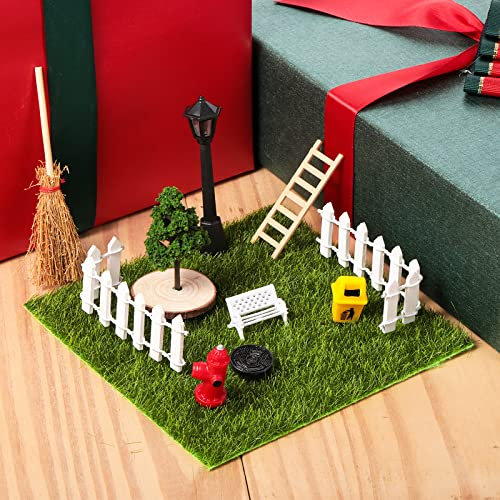 TIESOME 12Pcs Miniatur-Garten-Accessoires mit Miniatur-Kunstgras, Zaun, Bank, Holzleiter, Straßenlaterne, Baum, Besen, Mini-Gartenmöbel Dekoration Set (1:12)