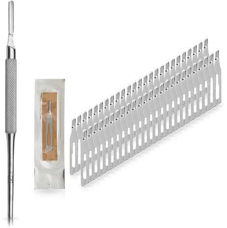 May Set: 50 Hohlmeißelklingen Fig. 3 & Halter rund | 50x sterile Hohlmeißelklingen Fig. 3 aus Karbonstahl inkl. Skalpellhalter mit rundem Griff