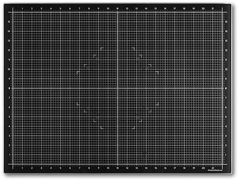 GLASSBOARD STUDIO schwarze Glas-Bastelunterlage (45,7 x 61 cm), magnetisch, hitze- und kratzfest, schmutzabweisend, Basteln, für Mixed-Media-Kunst, Raster und Winkelmarkierungen, rutschfeste Gummifüße