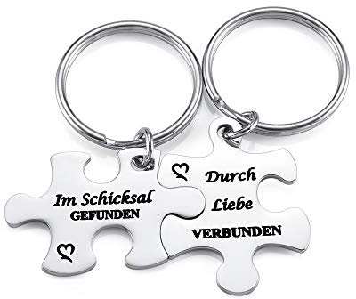 PiercingJak 2er Partner Schlüsselanhänger mit Gravur Puzzle Paar Anhänger Edelstahl Schlüsselbund Schlüsselring Keychain Liebe Freundschaft Geschenke, Im Schicksal GEFUNDEN Durch Liebe VERBUNDEN