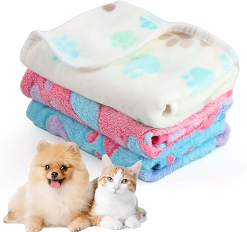 CIYIN 3 Pièces Couverture pour Chien Chat, Couvertures en Flanelle Douce pour Chiens et Chats,Couverture pour Chien Chat Pelucheuse et Lavable,avec Imprimé Patte (Blanc, Rose, Bleu, 60x40cm)