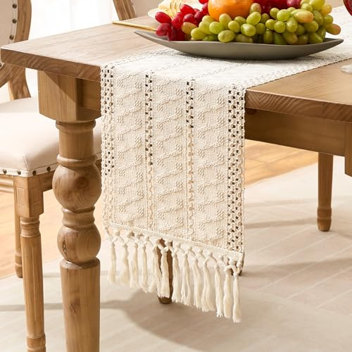 Velvhom Chemin de Table Beige Boho en Coton et Lin avec Pompons à la Main Nappe Rectangulaire au Crochet Style Macramé Vintage Lavable pour Salle à Manger Fête Mariage 30 x 140 cm